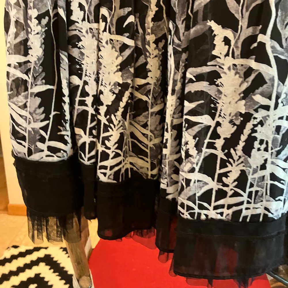 $119 BCBG MaxAzaria black & white floral pleated cocktail dress tulle hem Size 2 - Picture 4 of 12